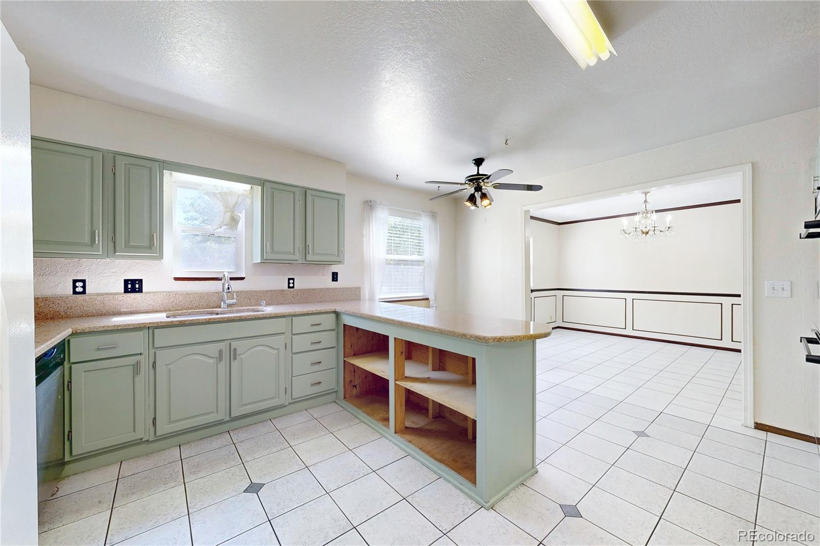 MLS Image #10 for 294 s troy circle,aurora, Colorado