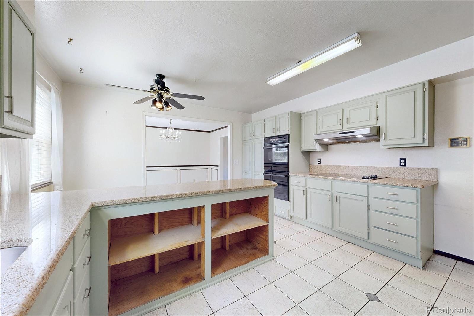 MLS Image #11 for 294 s troy circle,aurora, Colorado