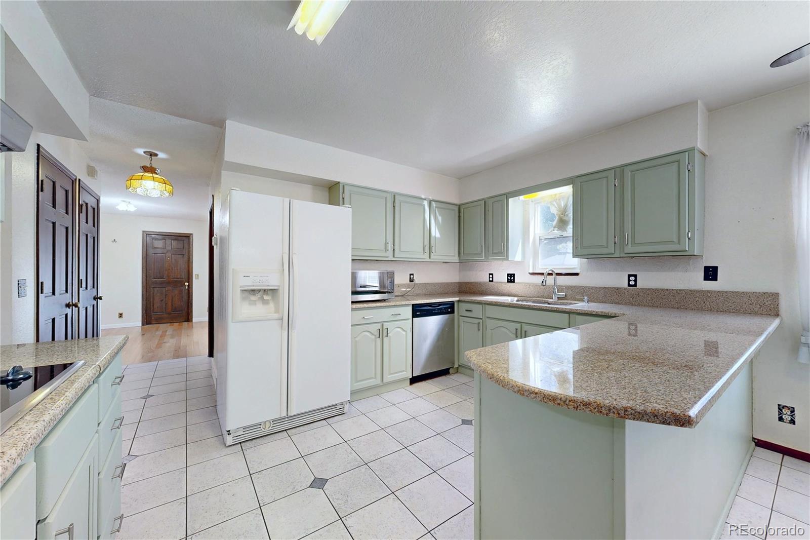 MLS Image #12 for 294 s troy circle,aurora, Colorado