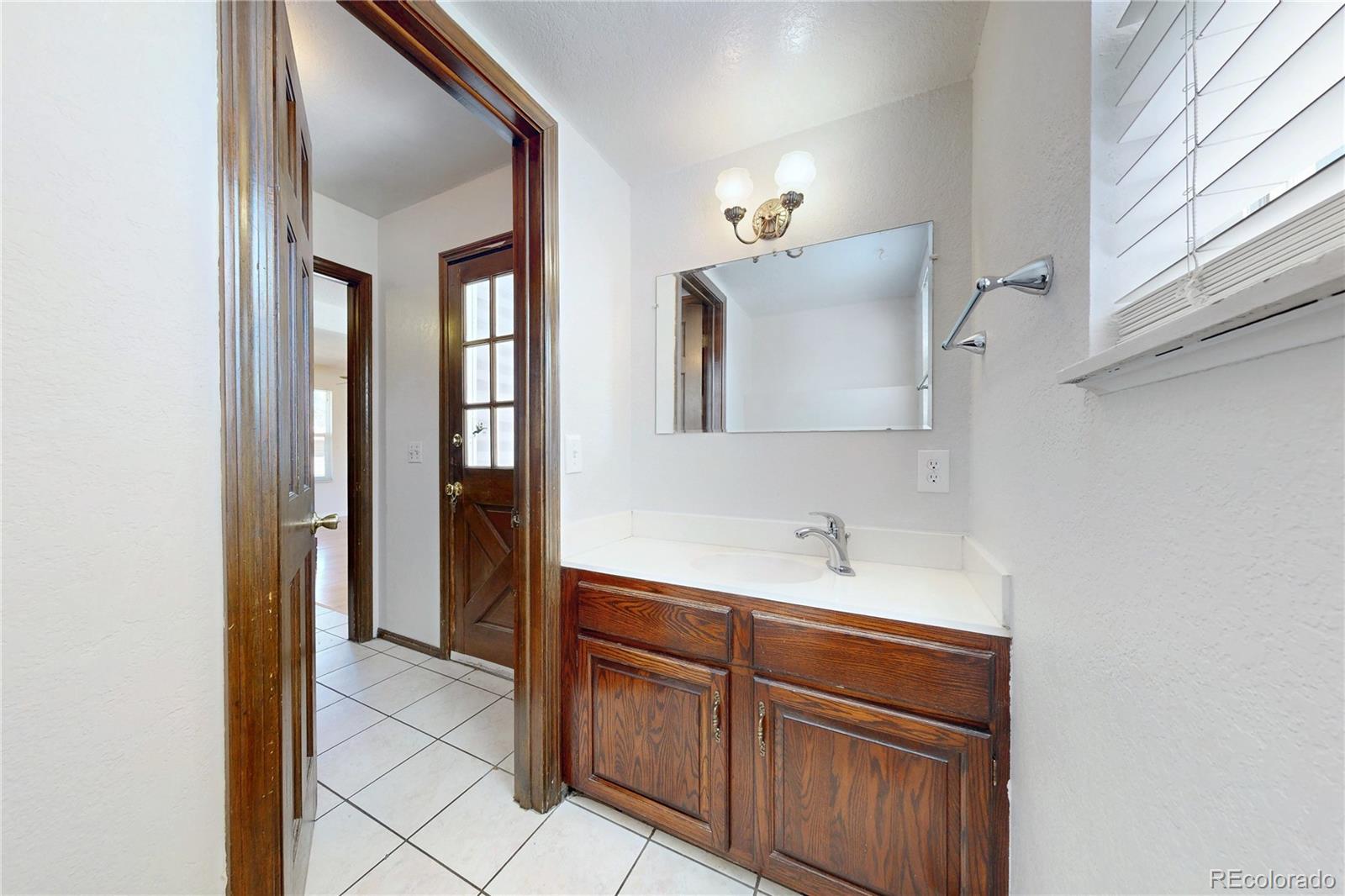 MLS Image #14 for 294 s troy circle,aurora, Colorado