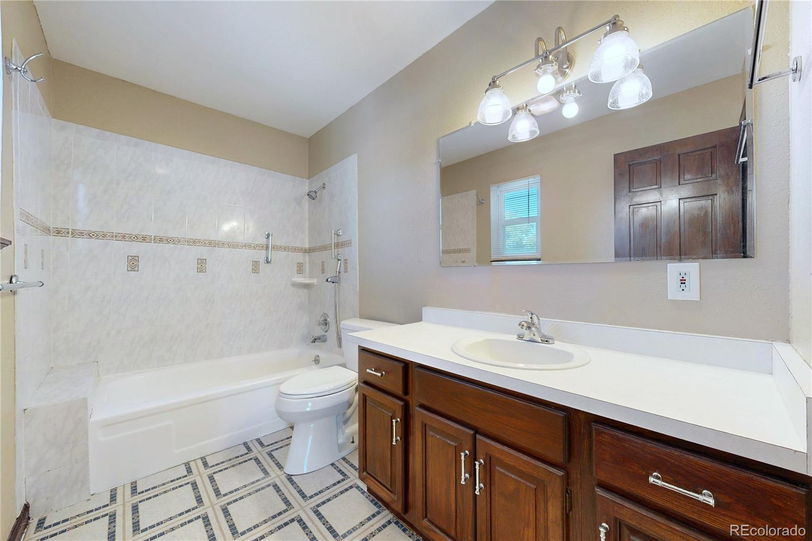 MLS Image #27 for 294 s troy circle,aurora, Colorado