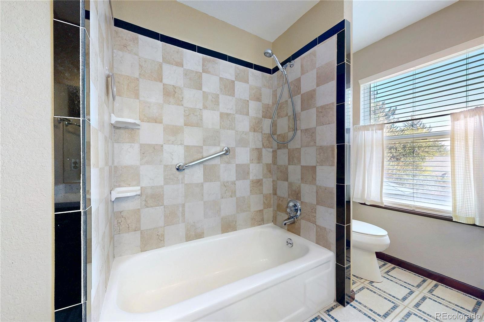MLS Image #40 for 294 s troy circle,aurora, Colorado