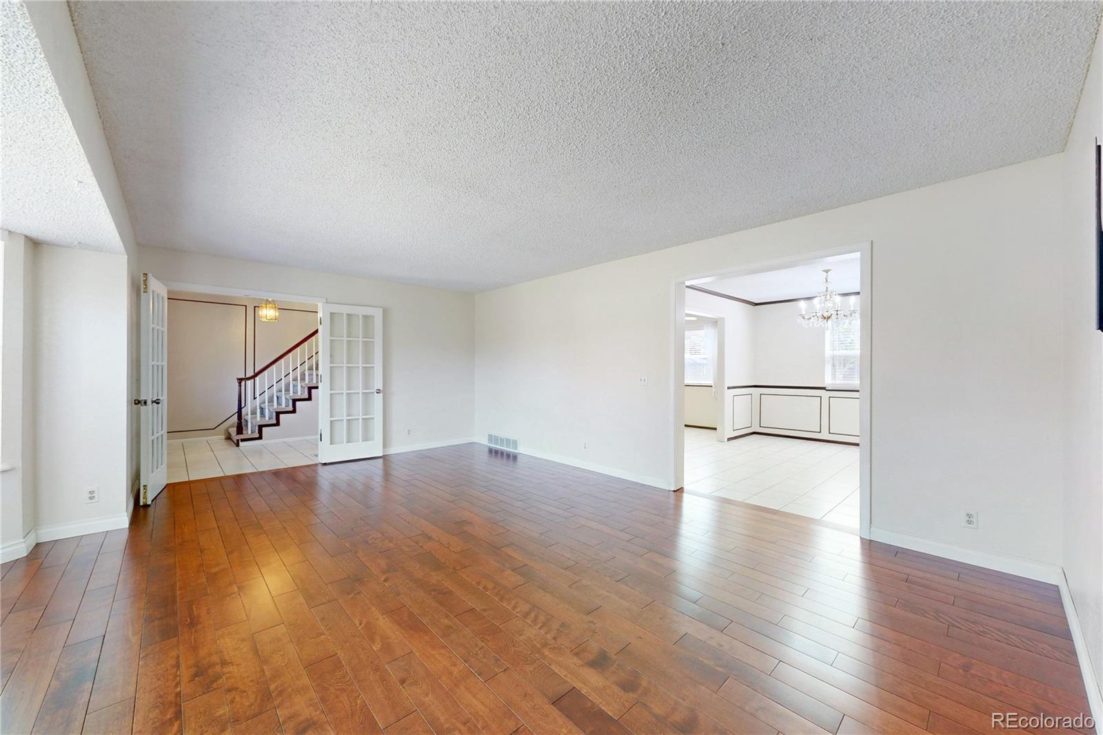 MLS Image #5 for 294 s troy circle,aurora, Colorado
