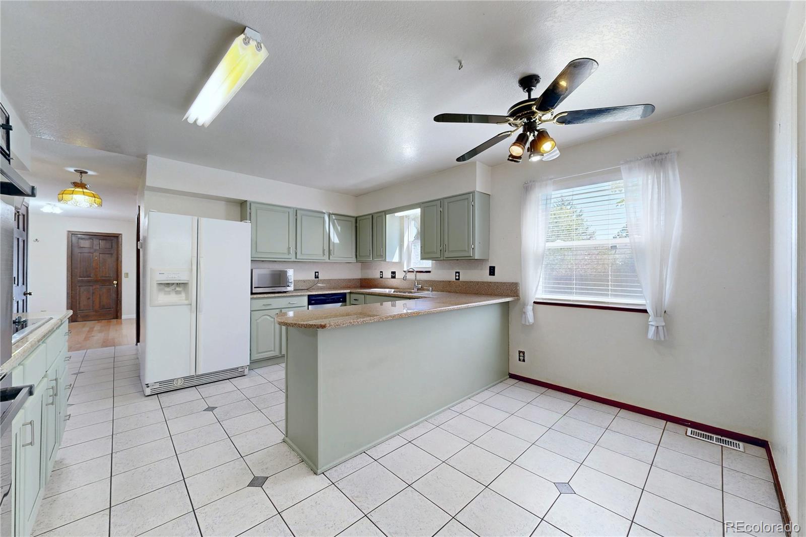 MLS Image #8 for 294 s troy circle,aurora, Colorado