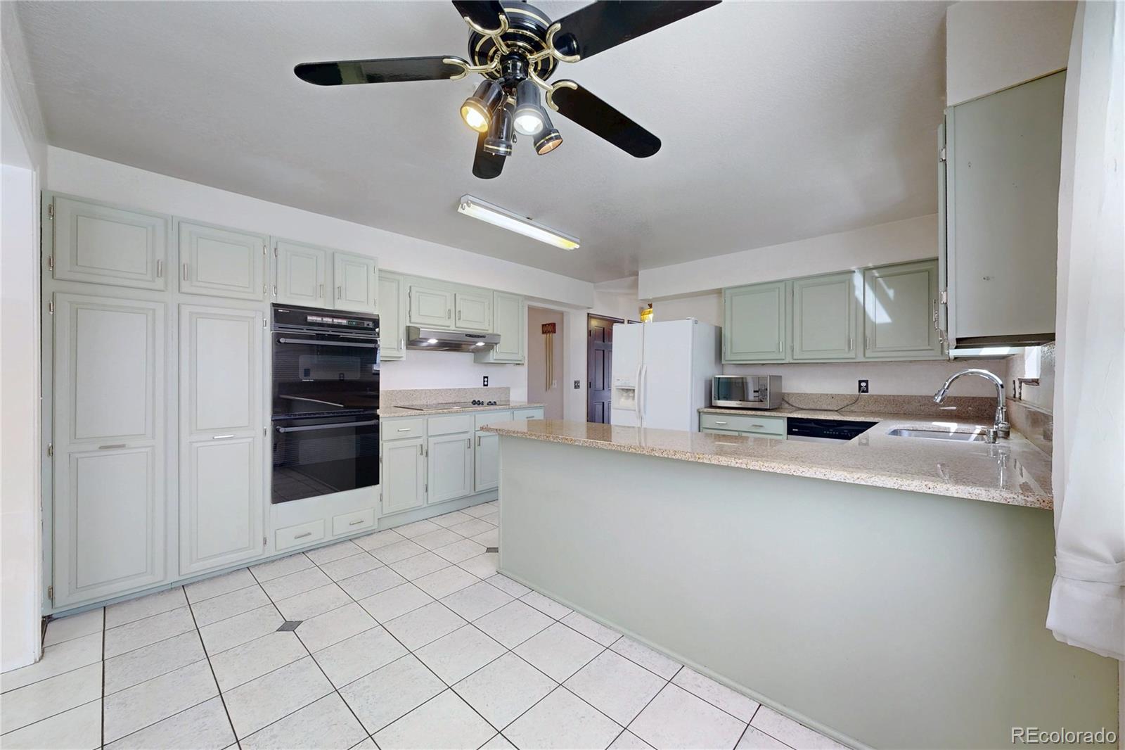 MLS Image #9 for 294 s troy circle,aurora, Colorado
