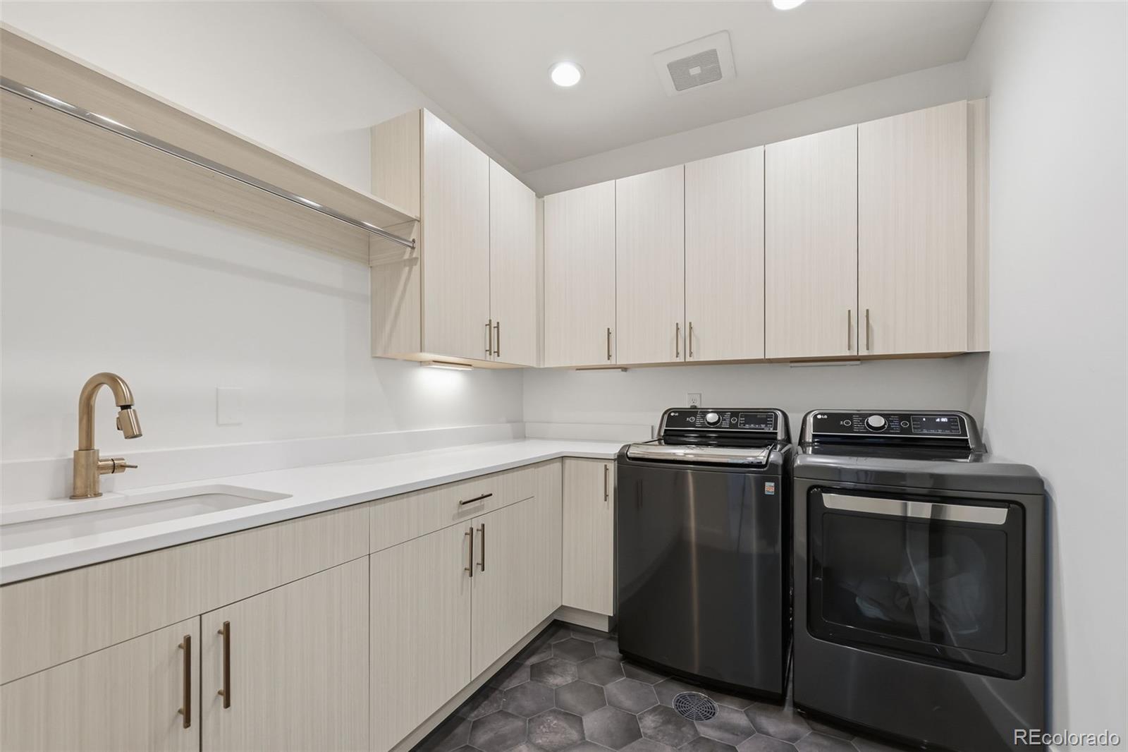 MLS Image #35 for 2339 s saint paul street,denver, Colorado