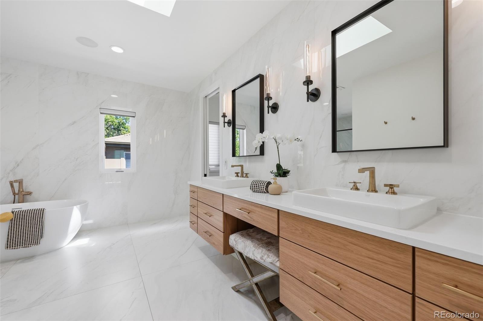 MLS Image #4 for 2339 s saint paul street,denver, Colorado