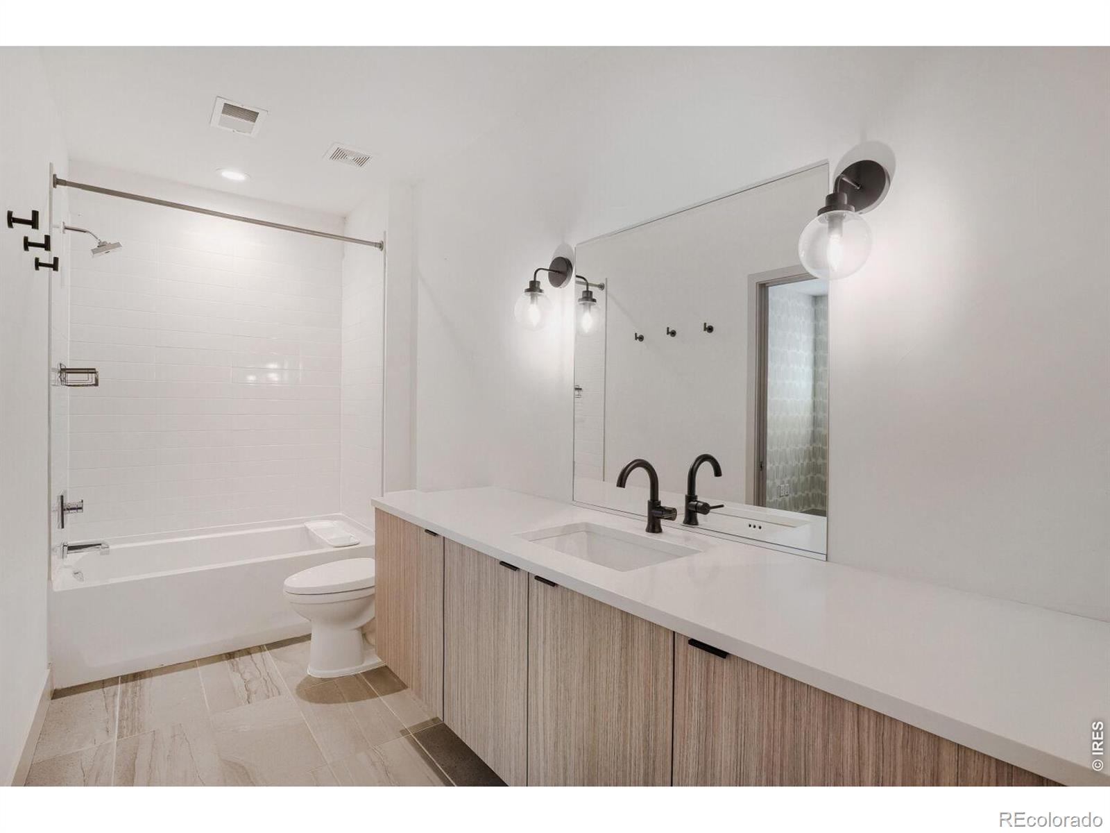 MLS Image #14 for 835  forest street,denver, Colorado