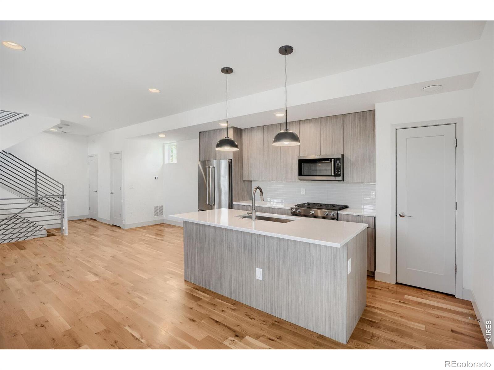 MLS Image #4 for 835  forest street,denver, Colorado