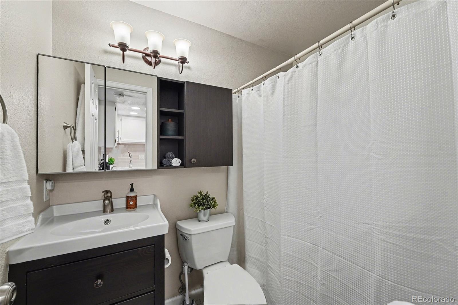 MLS Image #15 for 1885 s quebec way,denver, Colorado