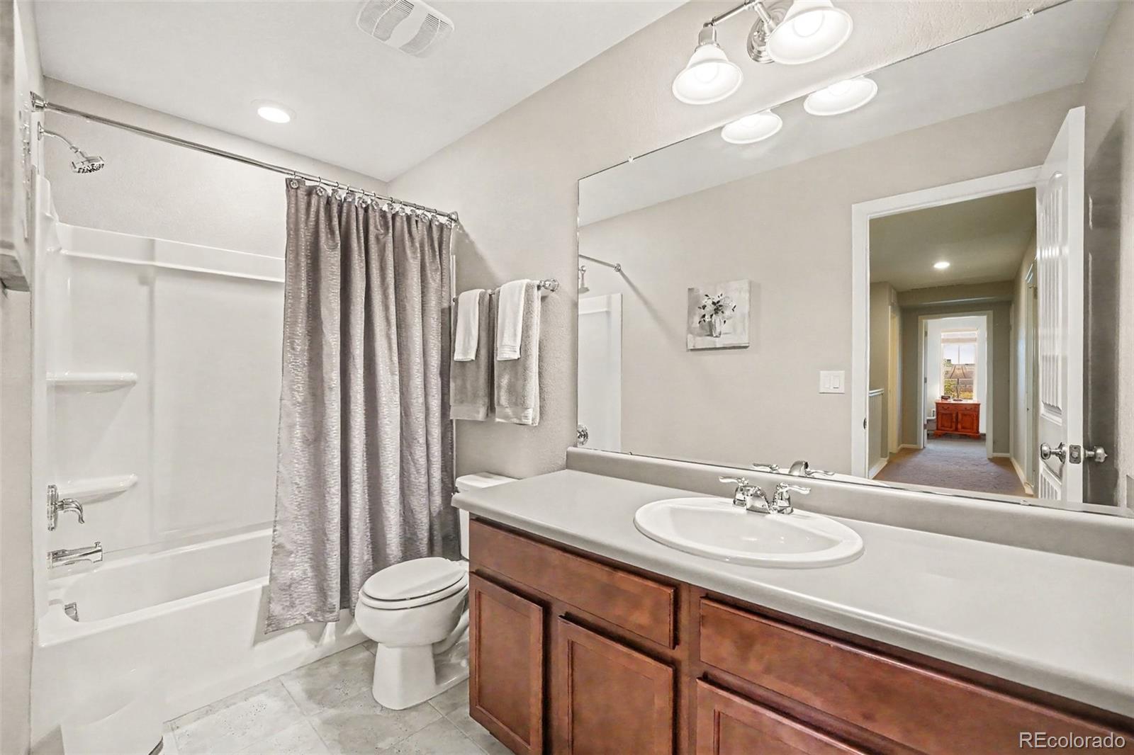 MLS Image #10 for 10139 e 25th drive,aurora, Colorado