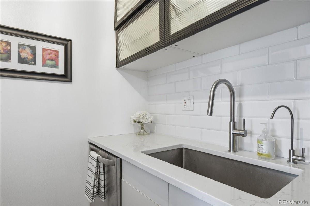 MLS Image #4 for 2  adams street,denver, Colorado