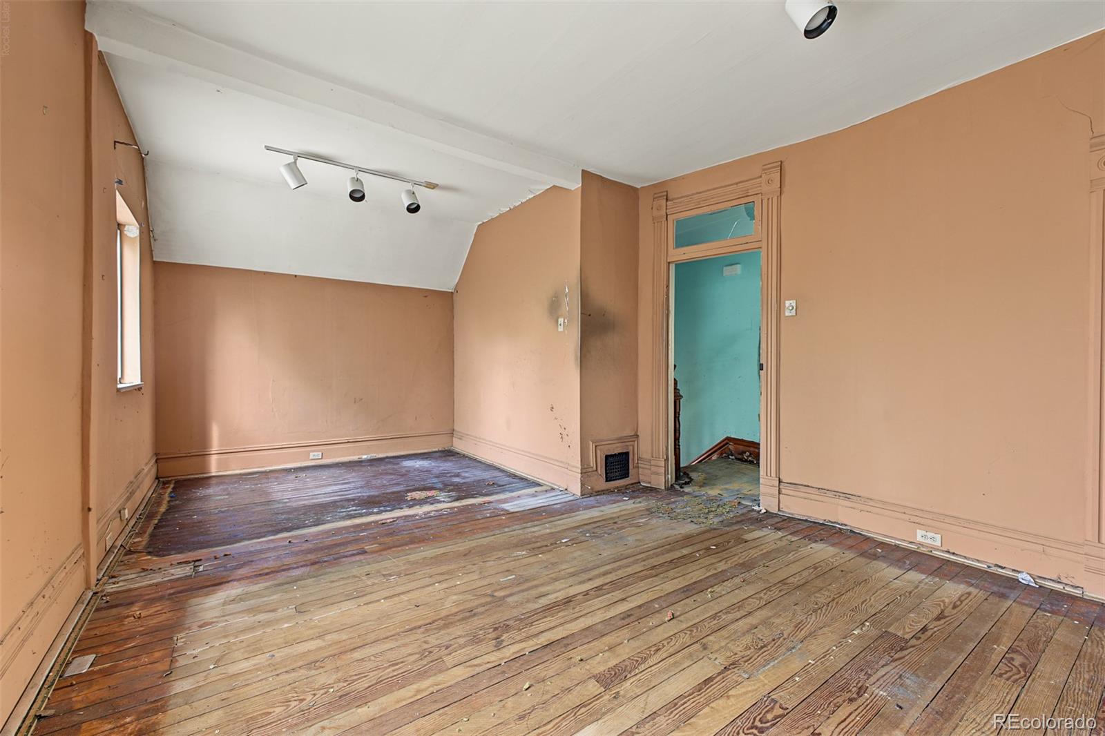 MLS Image #6 for 2140 n franklin street,denver, Colorado