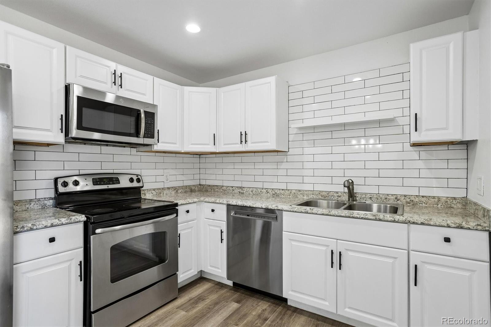 MLS Image #14 for 15014 e 54th avenue,denver, Colorado