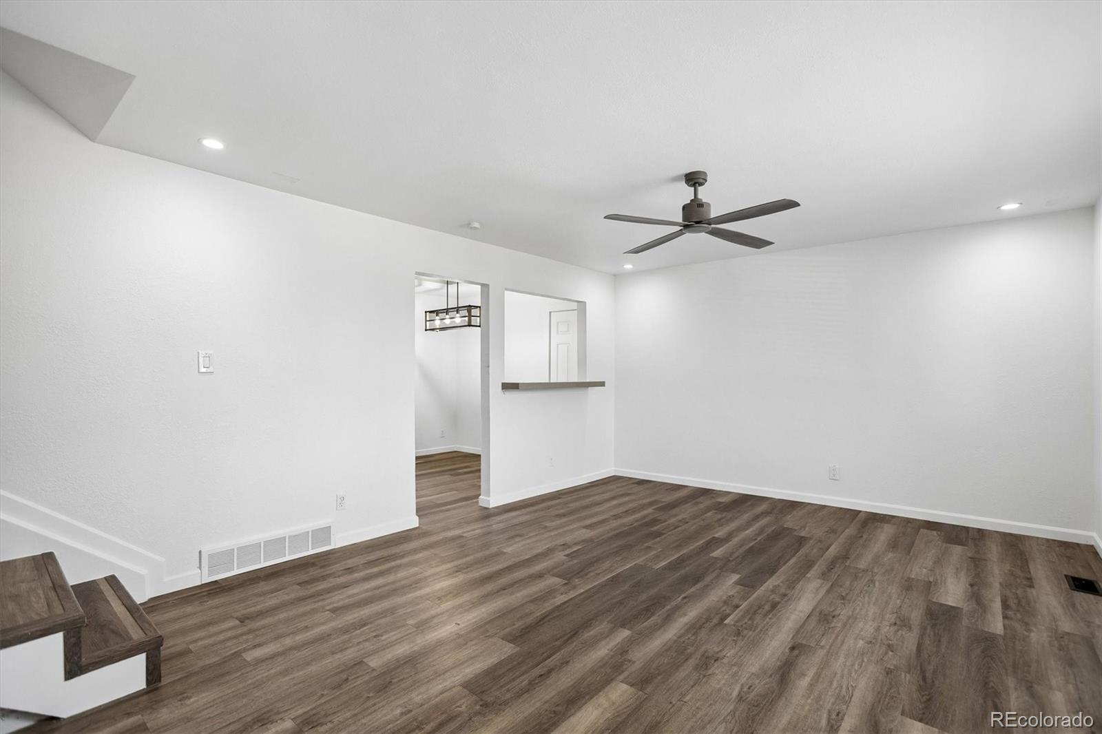 MLS Image #7 for 15014 e 54th avenue,denver, Colorado