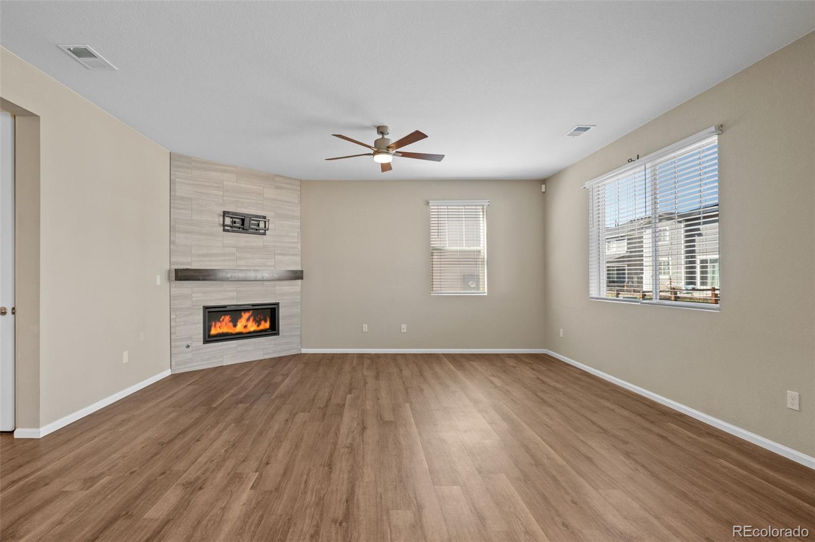 MLS Image #17 for 24231 e 40th avenue,aurora, Colorado