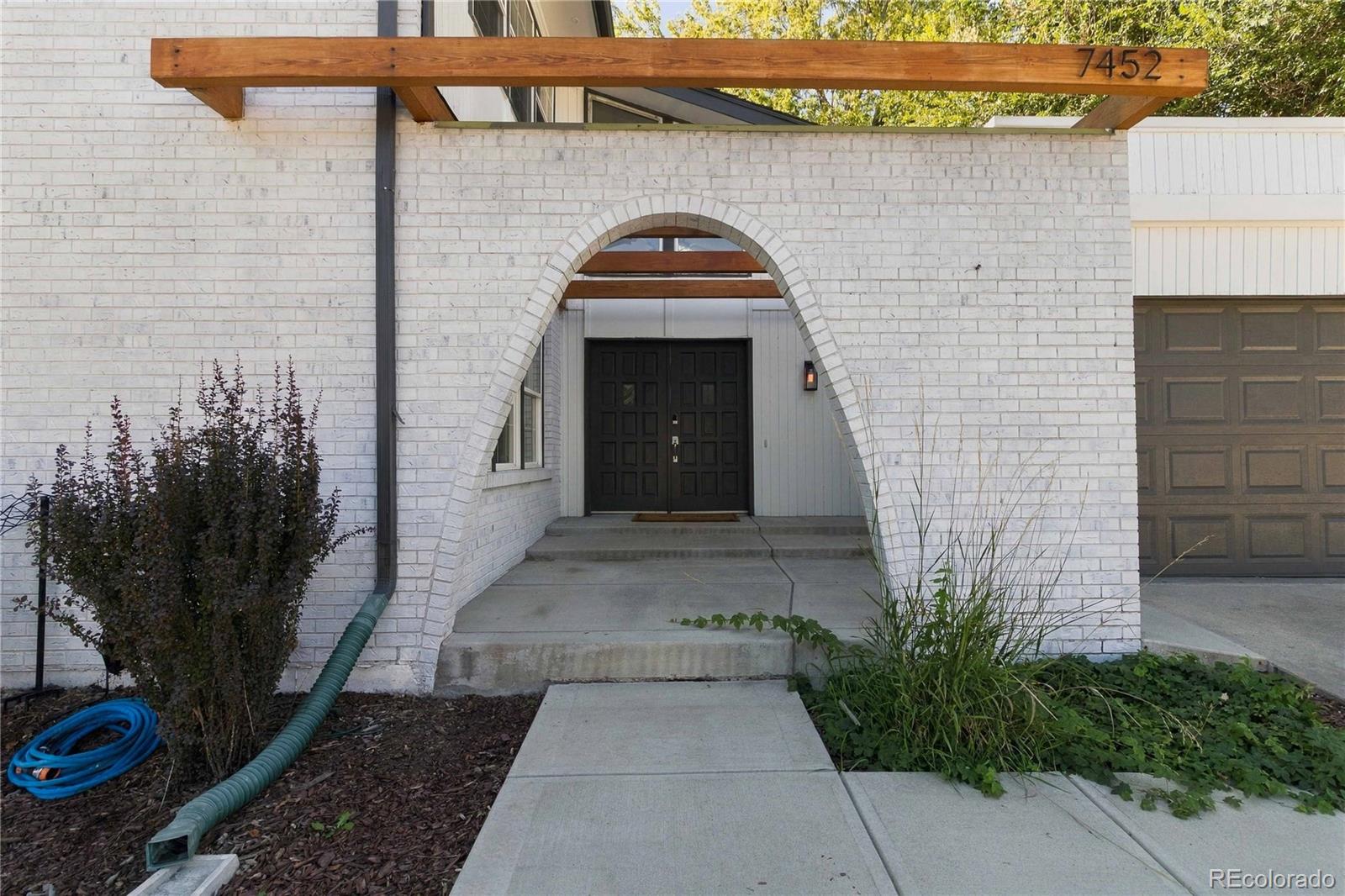 MLS Image #2 for 7452 e jarvis place,denver, Colorado