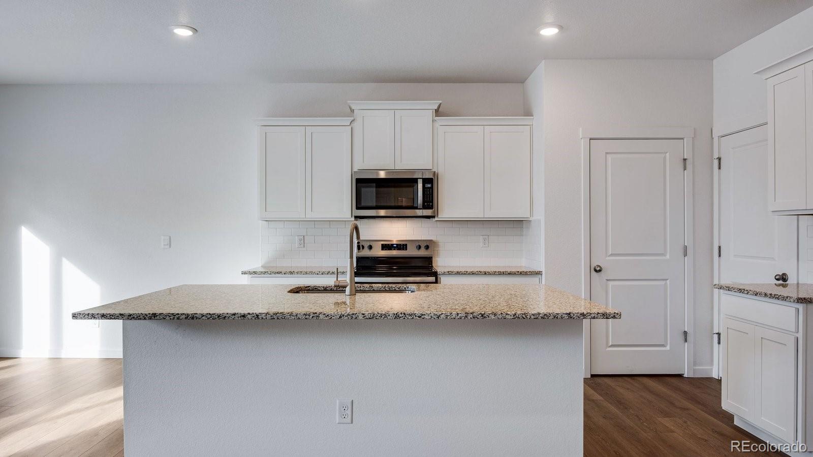 MLS Image #7 for 9934  danube court,commerce city, Colorado