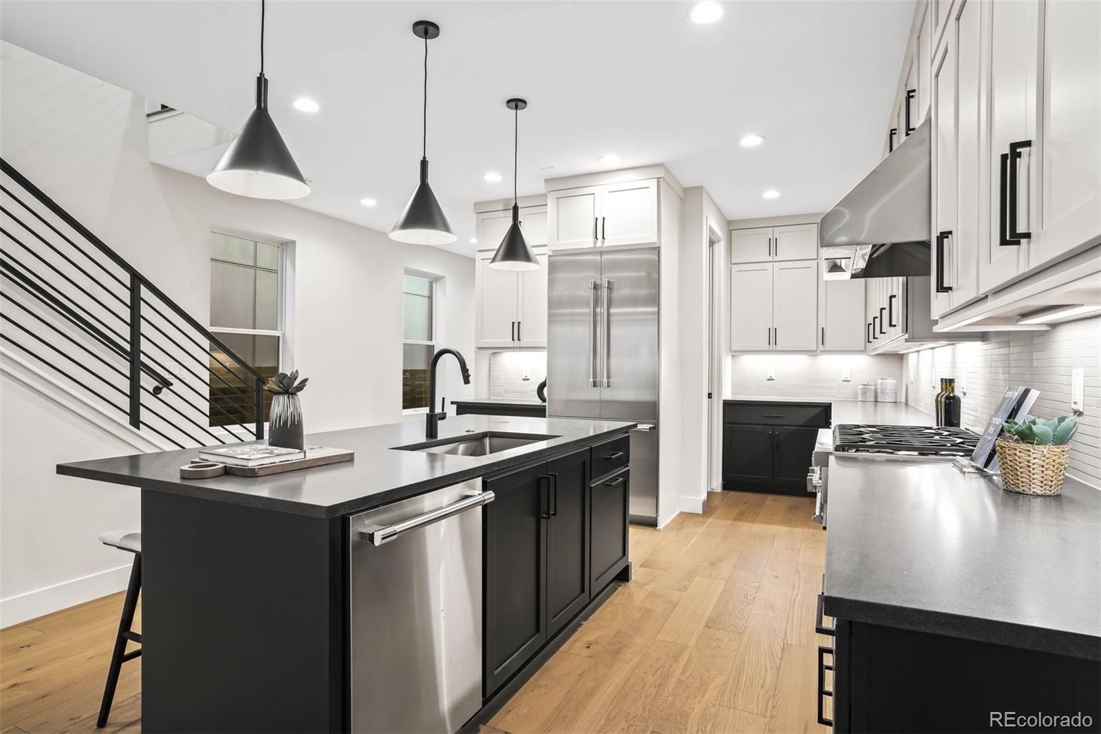MLS Image #4 for 574  adams street,denver, Colorado