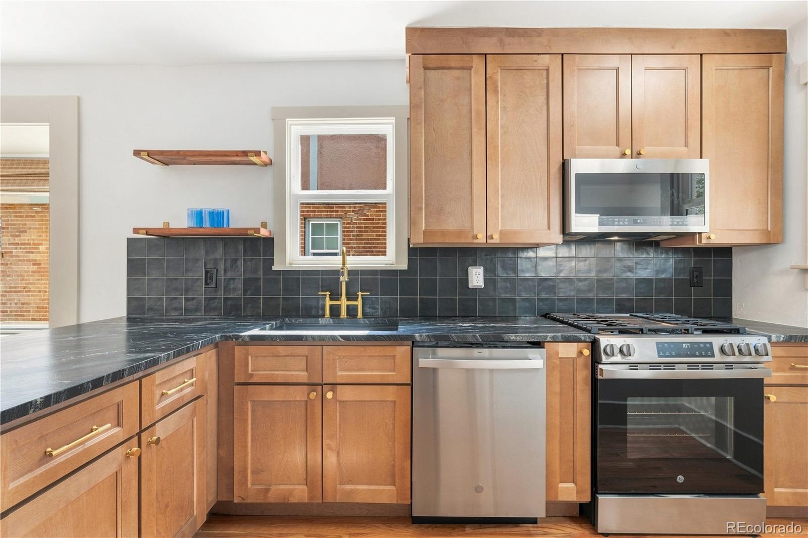 MLS Image #10 for 2589 n glencoe street,denver, Colorado