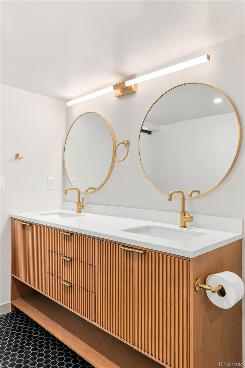 MLS Image #33 for 2589 n glencoe street,denver, Colorado