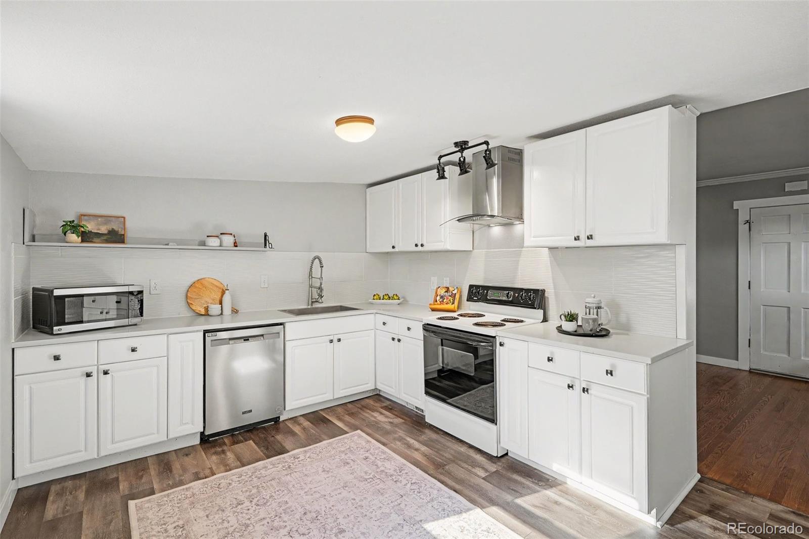 MLS Image #11 for 4218 s cherokee street,englewood, Colorado