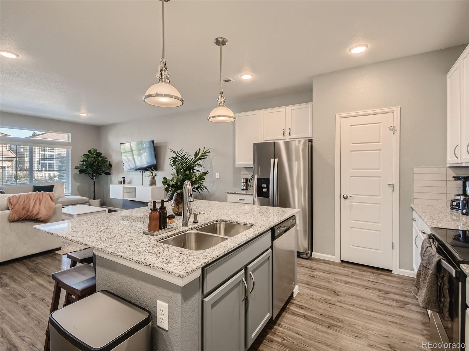 MLS Image #10 for 20000 e 40th avenue,denver, Colorado