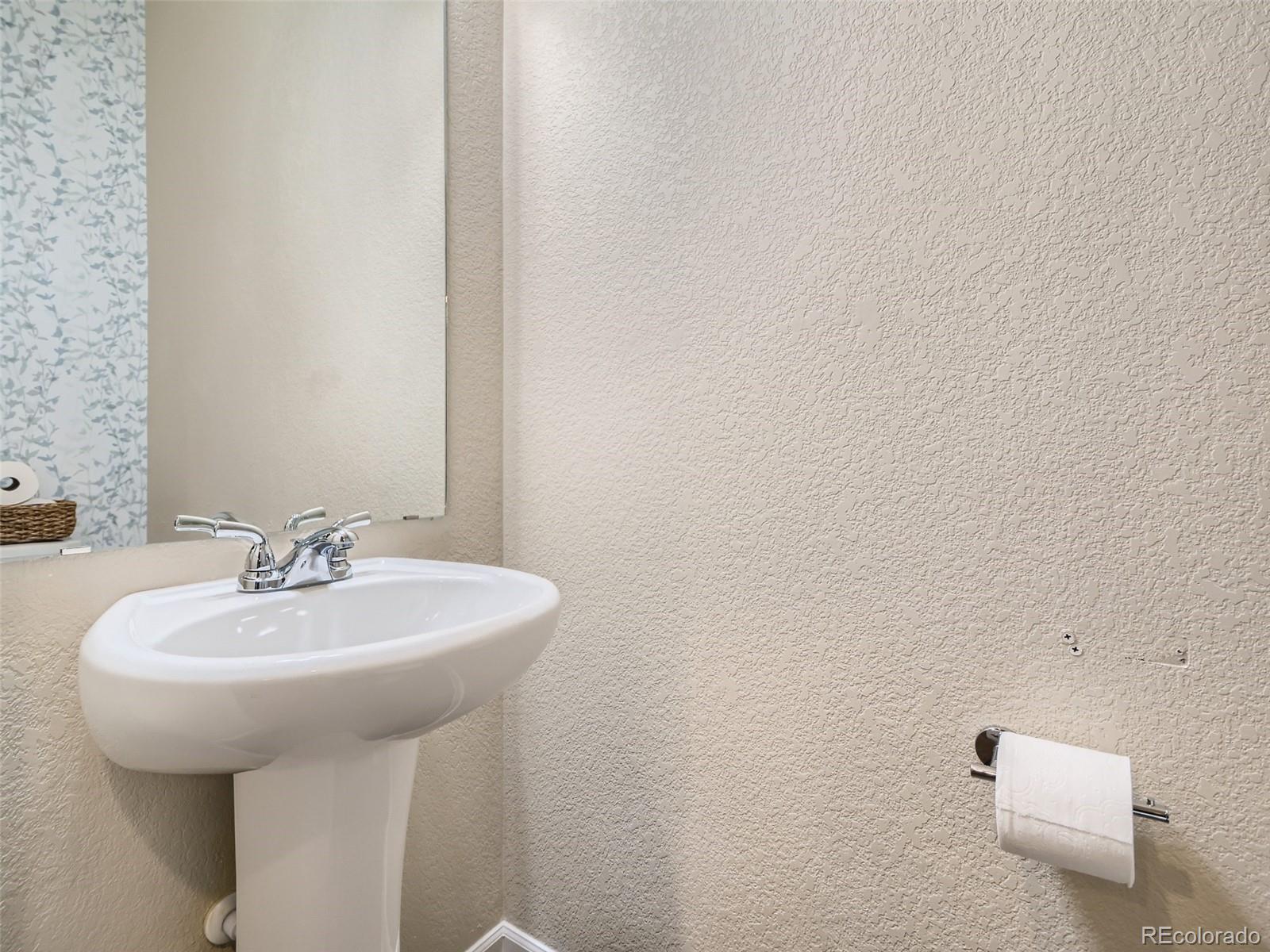 MLS Image #11 for 20000 e 40th avenue,denver, Colorado