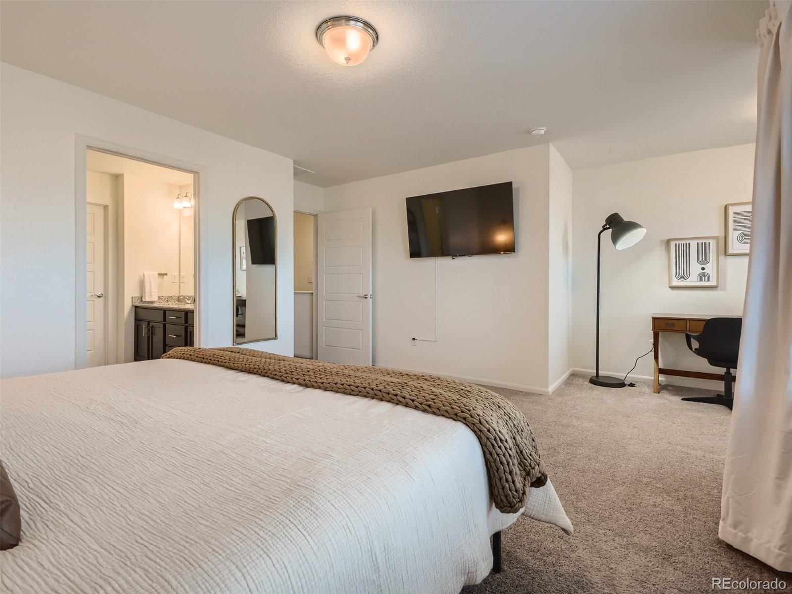 MLS Image #14 for 20000 e 40th avenue,denver, Colorado