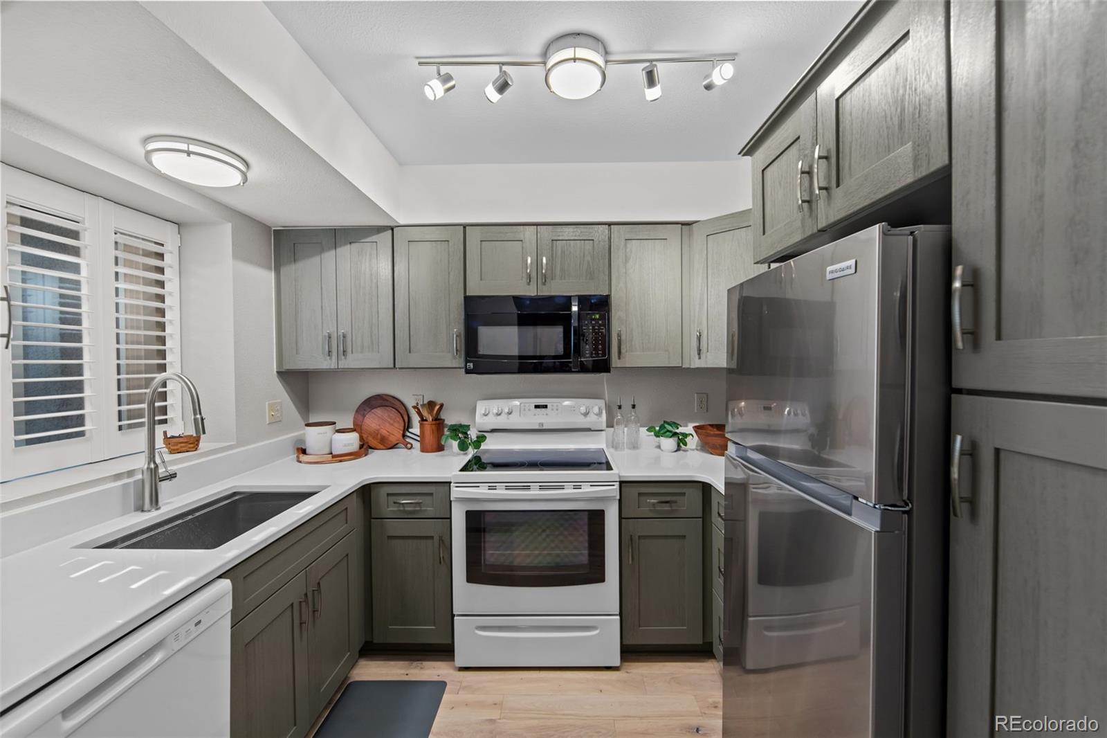 MLS Image #2 for 170  creekside lane ,colorado springs, Colorado