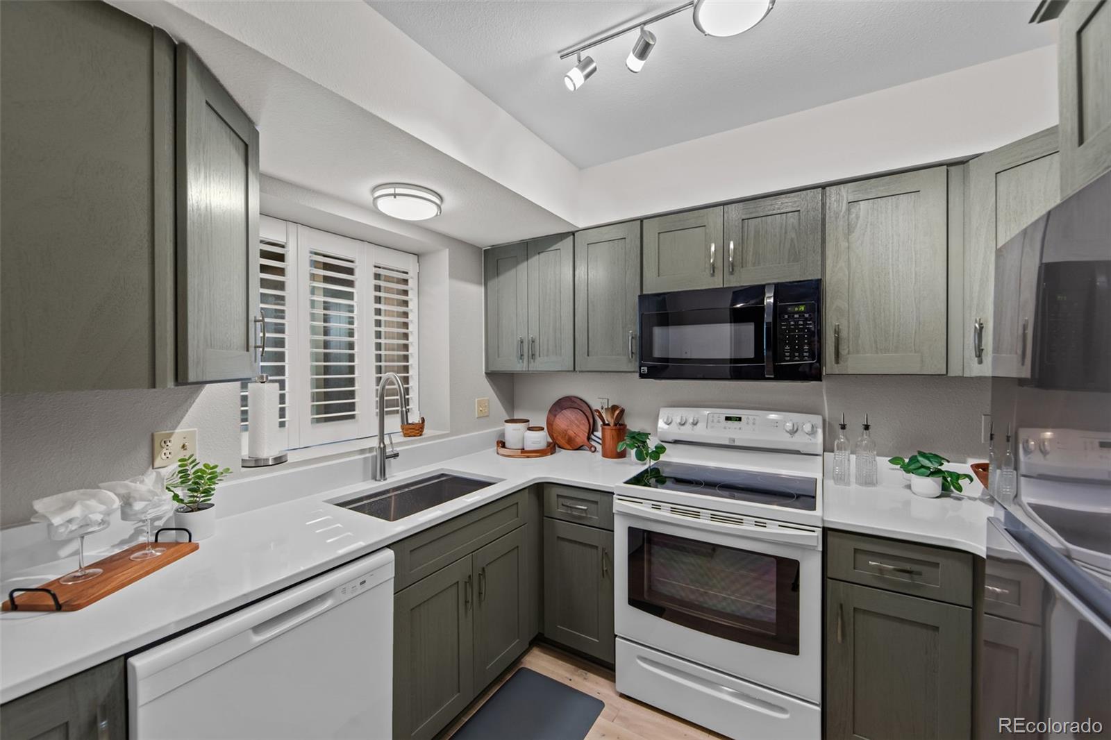 MLS Image #3 for 170  creekside lane ,colorado springs, Colorado