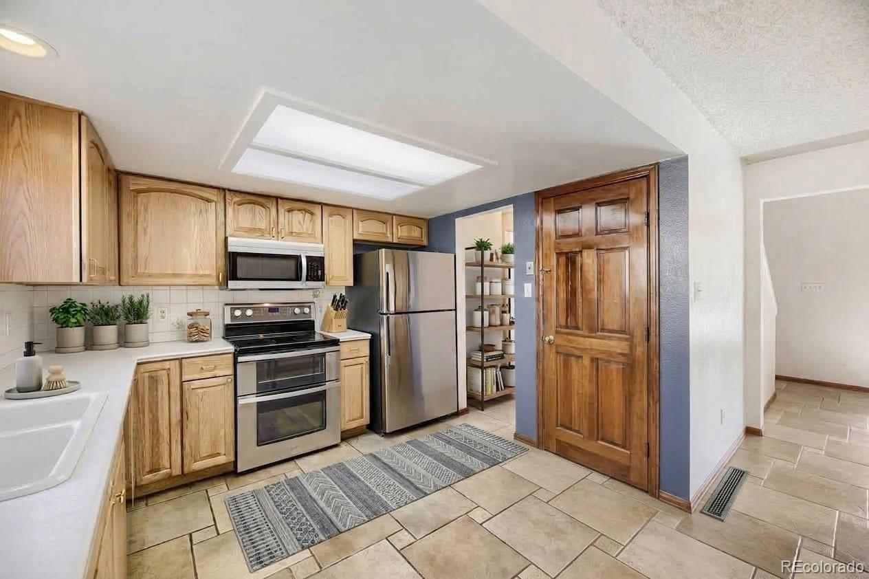 MLS Image #14 for 3955 s monaco parkway,denver, Colorado