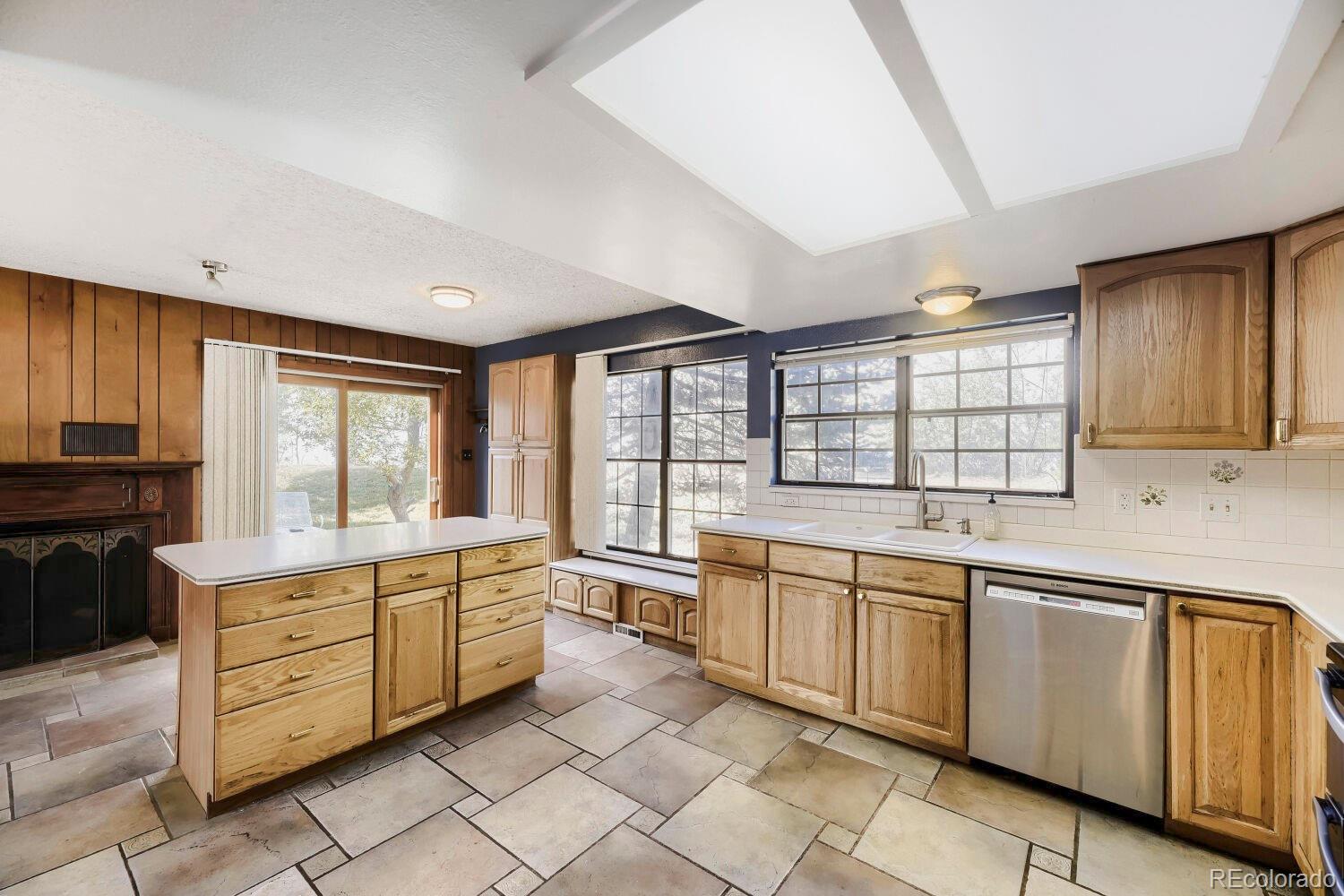 MLS Image #15 for 3955 s monaco parkway,denver, Colorado