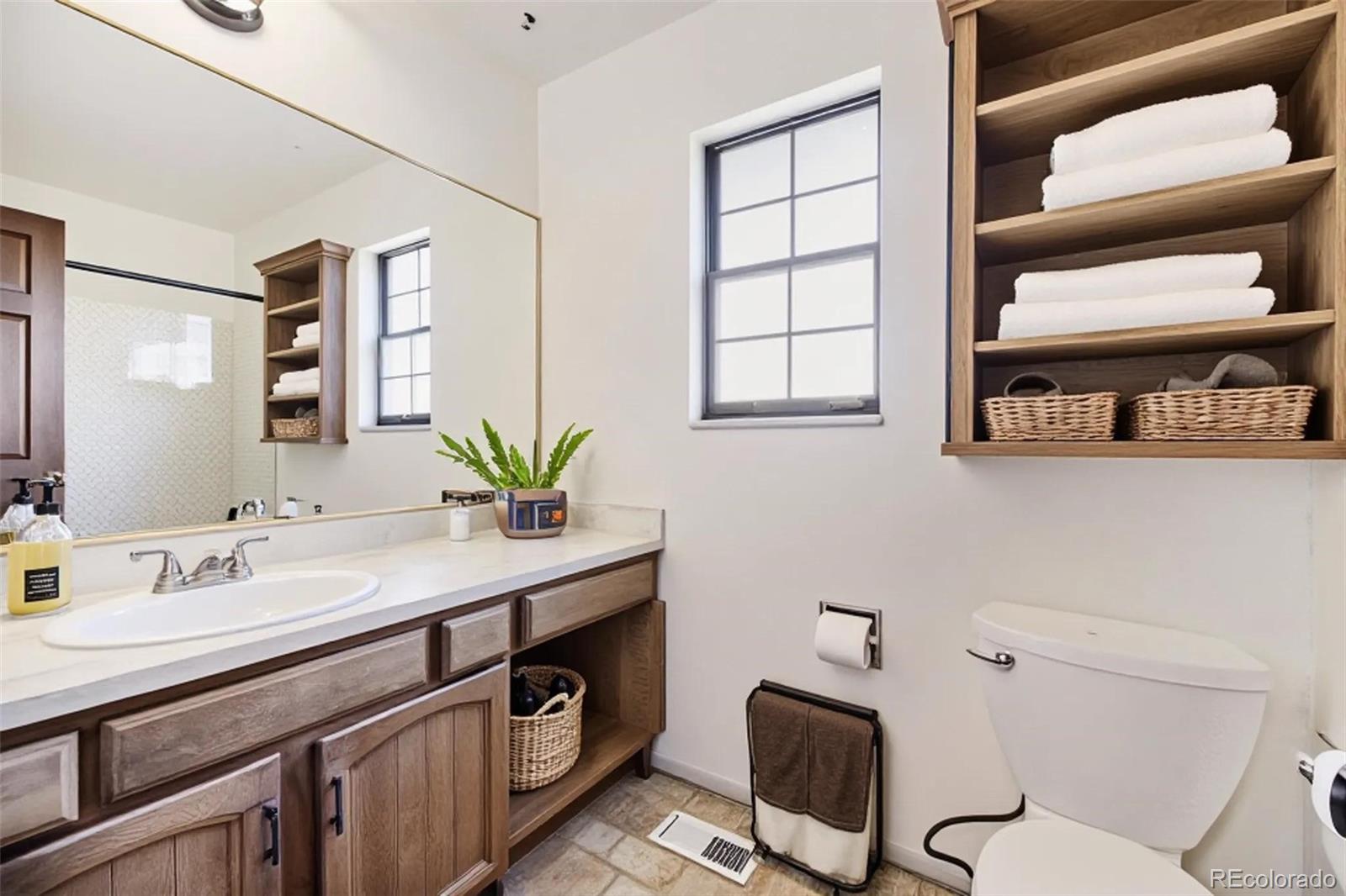 MLS Image #23 for 3955 s monaco parkway,denver, Colorado