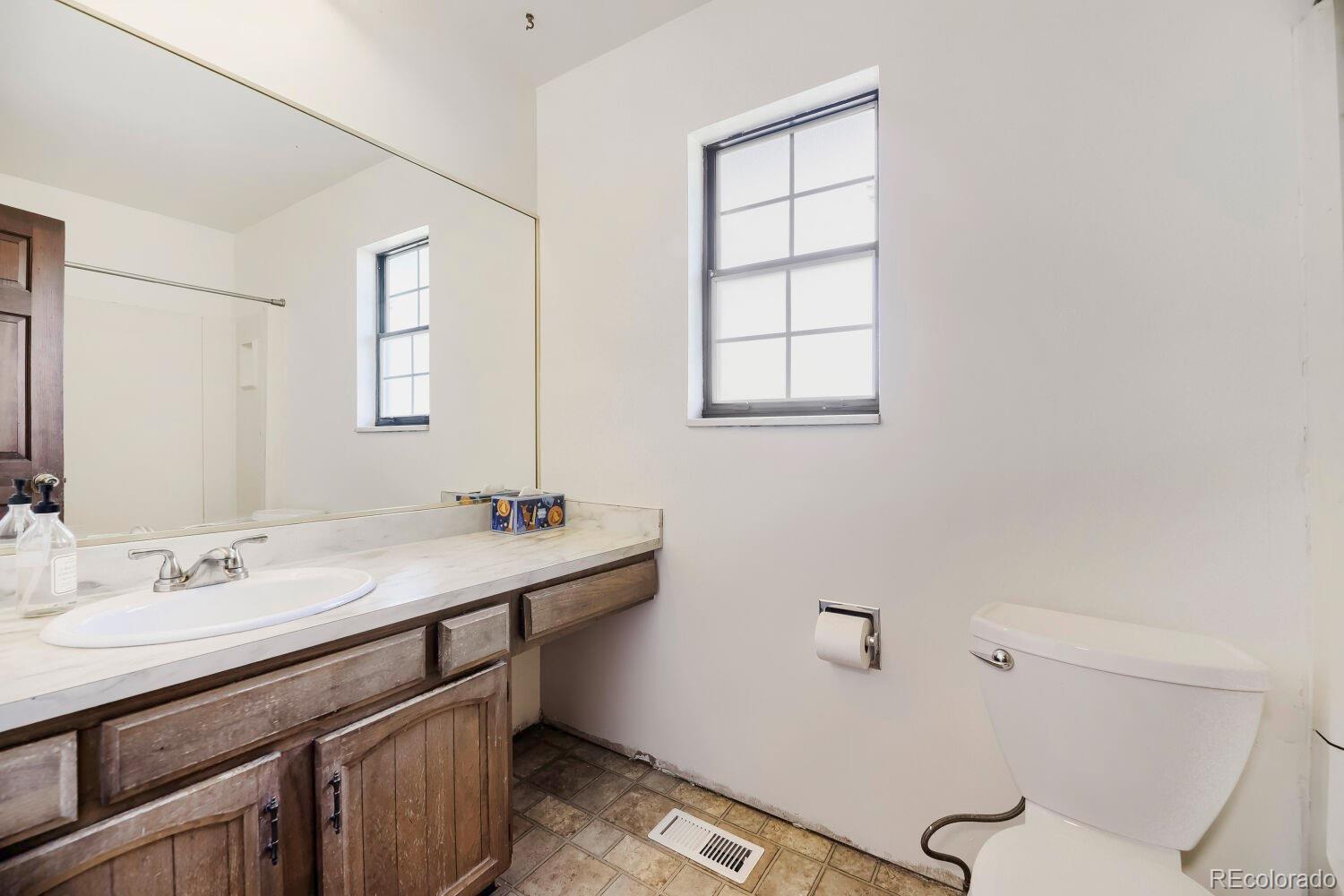 MLS Image #32 for 3955 s monaco parkway,denver, Colorado