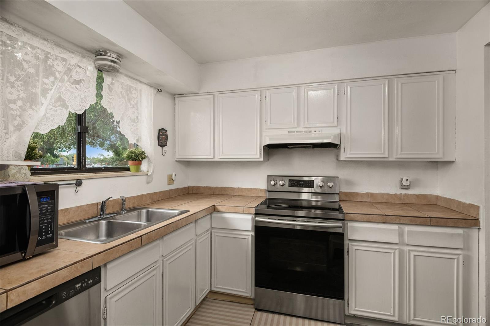 MLS Image #2 for 14462 e mississippi avenue,aurora, Colorado