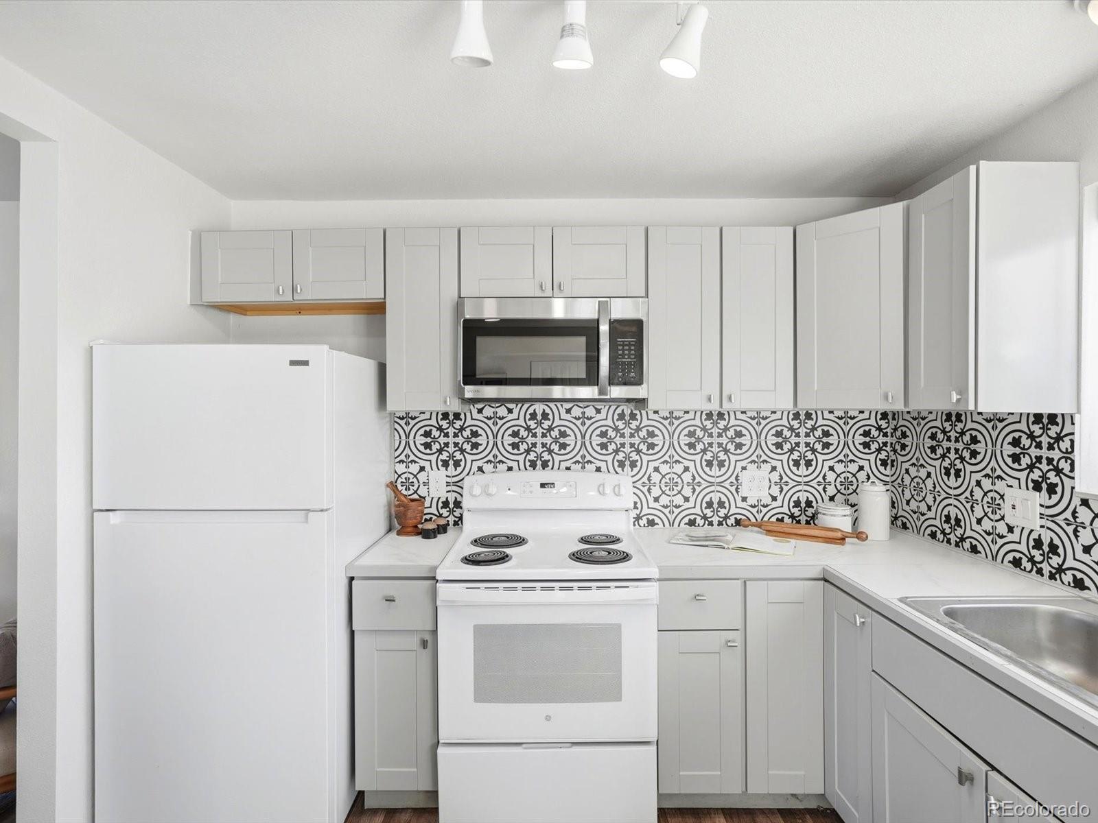 MLS Image #6 for 4363 s eagle circle,aurora, Colorado