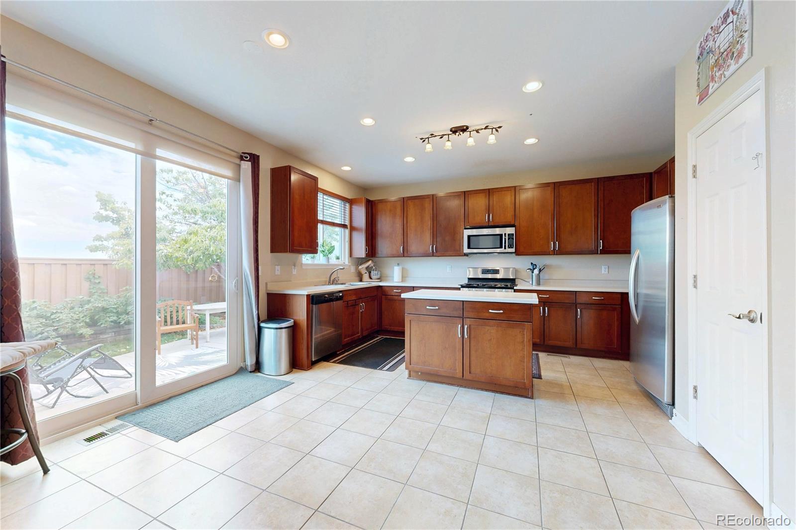 MLS Image #11 for 5548  lewiston court,denver, Colorado