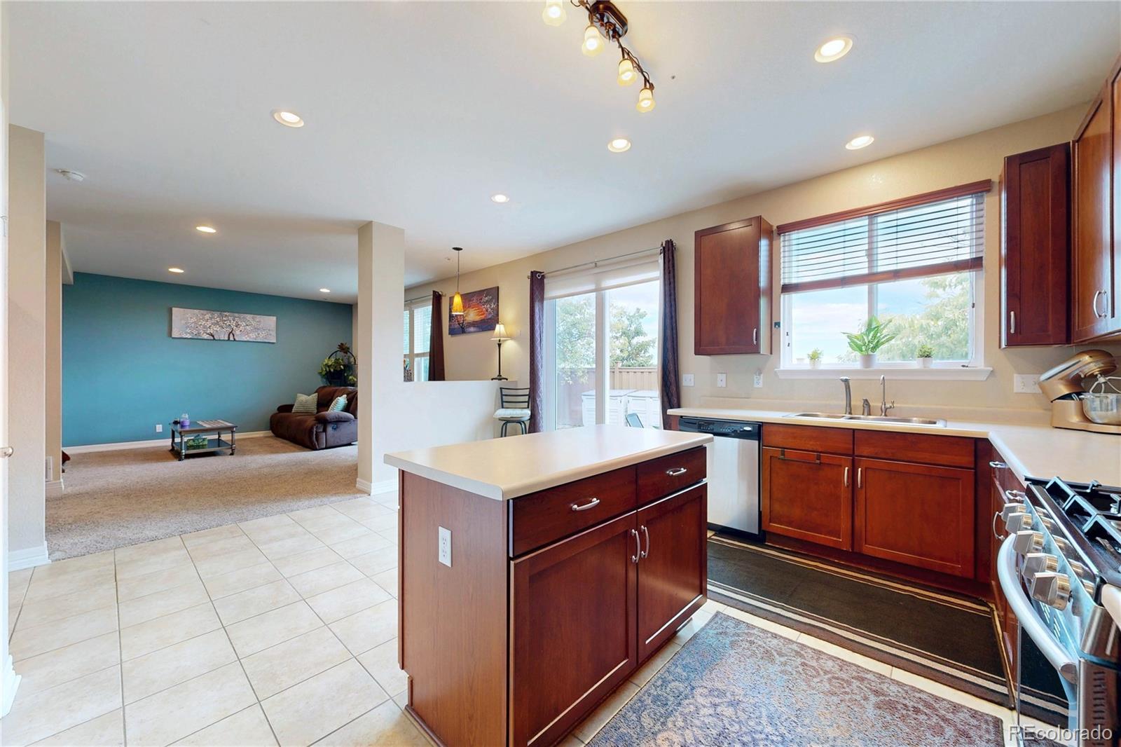 MLS Image #14 for 5548  lewiston court,denver, Colorado