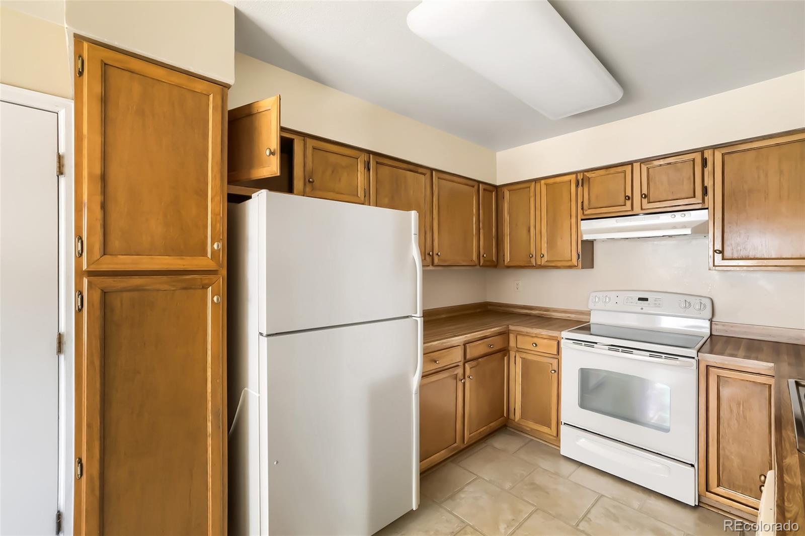MLS Image #5 for 1575 s trenton court,denver, Colorado