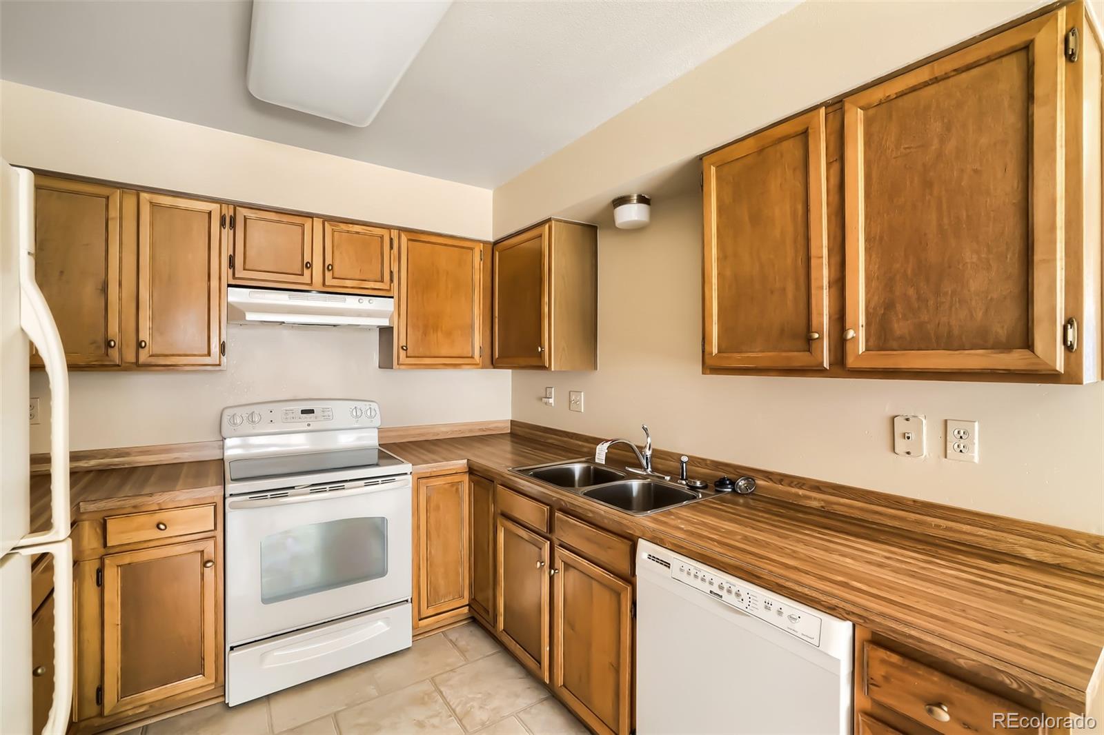MLS Image #6 for 1575 s trenton court,denver, Colorado
