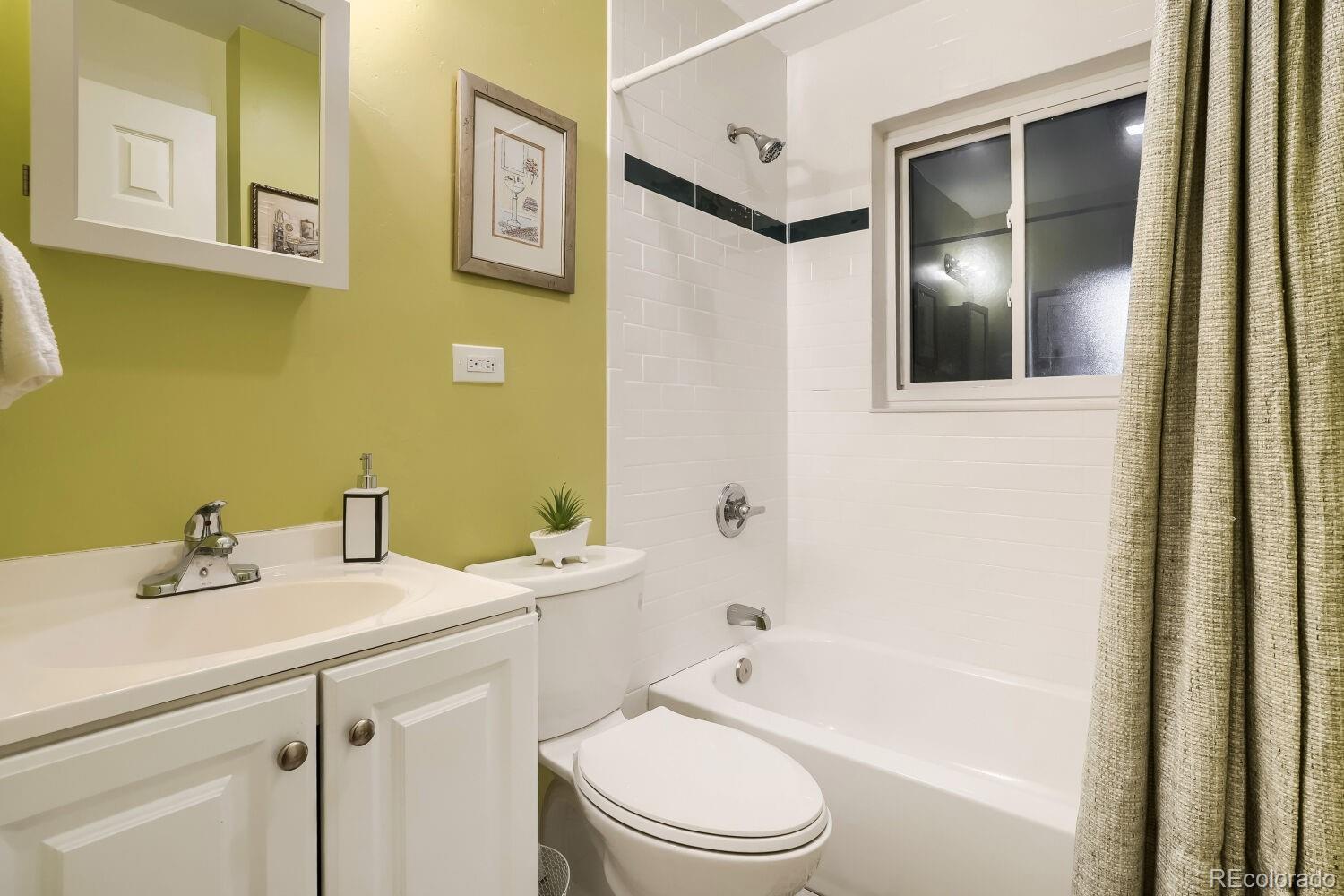 MLS Image #21 for 1060  leyden street,denver, Colorado