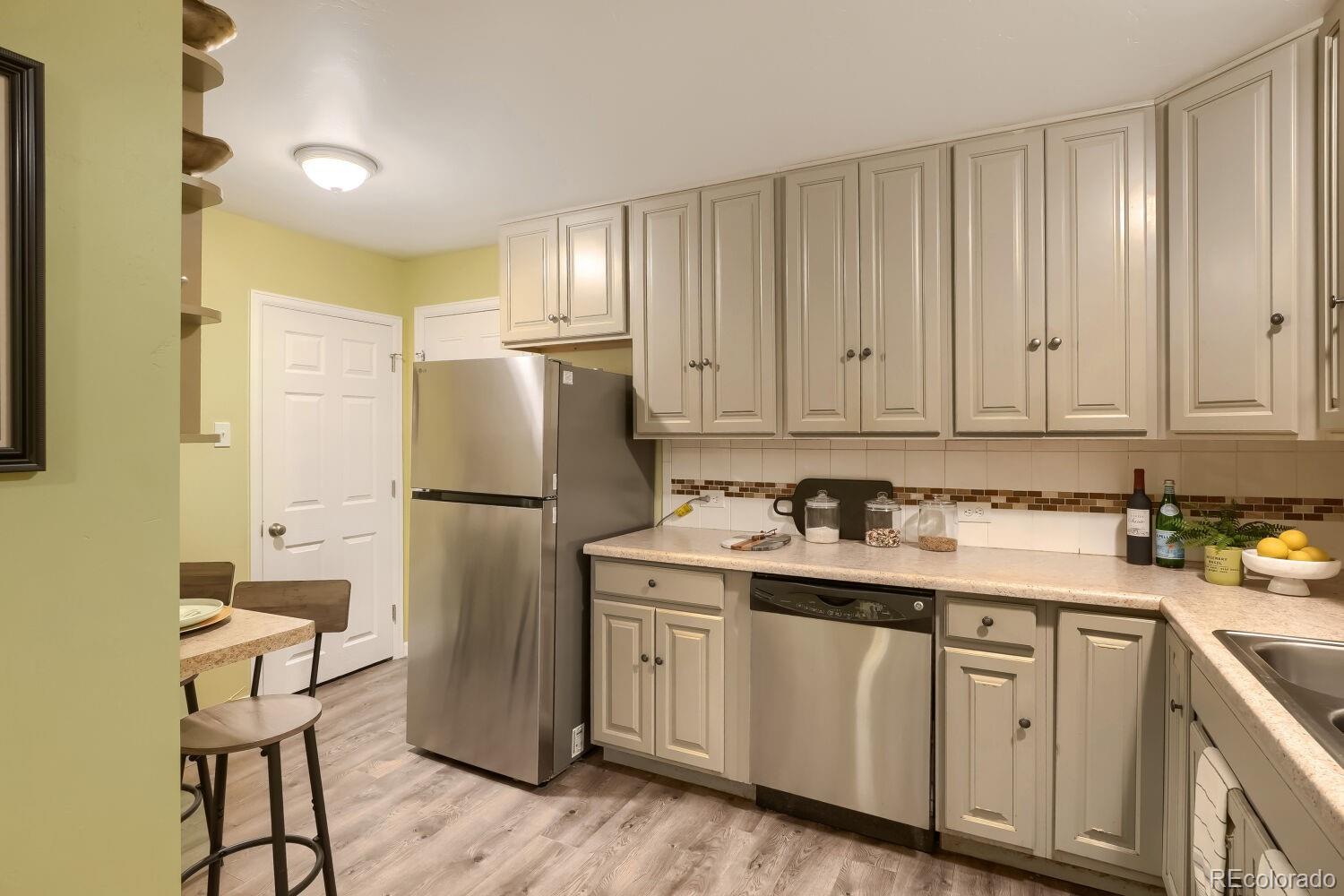 MLS Image #8 for 1060  leyden street,denver, Colorado