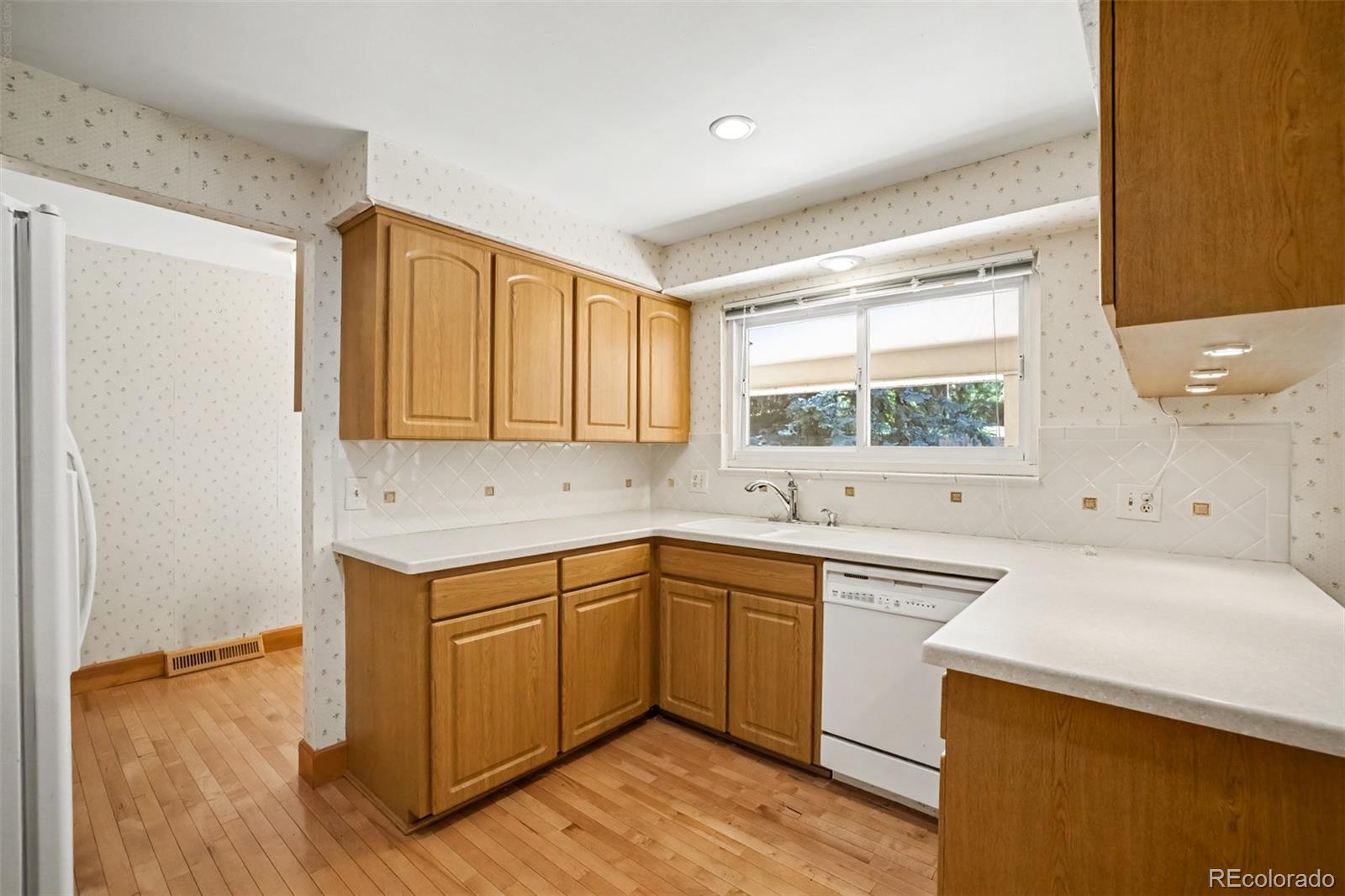 MLS Image #11 for 3077  owens court,denver, Colorado