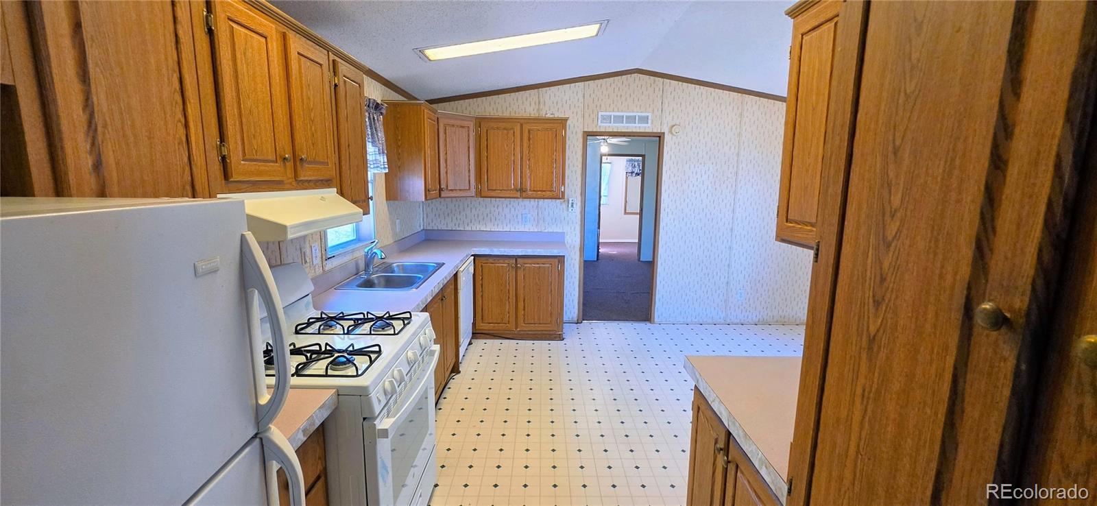 MLS Image #5 for 828  3rd street,penrose, Colorado