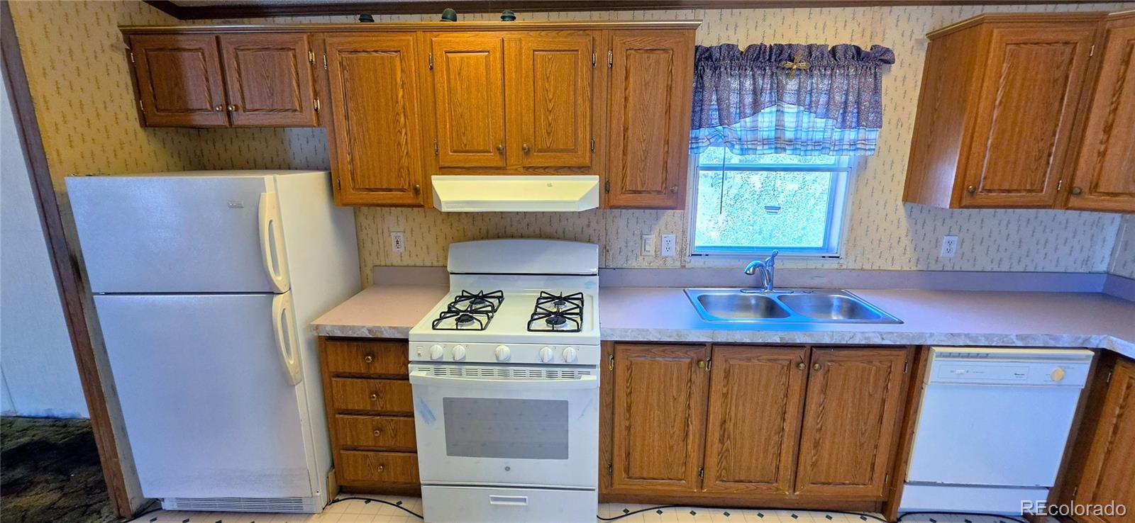 MLS Image #6 for 828  3rd street,penrose, Colorado
