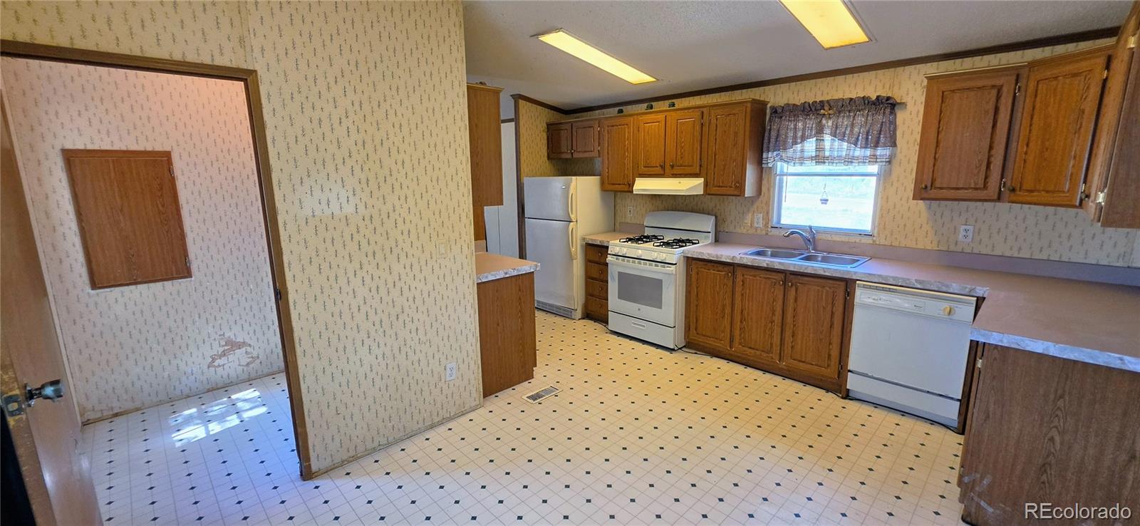 MLS Image #7 for 828  3rd street,penrose, Colorado