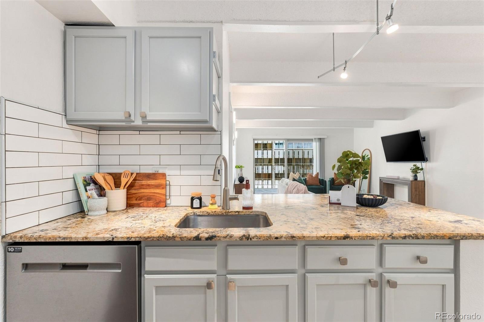 MLS Image #17 for 777 n washington street,denver, Colorado