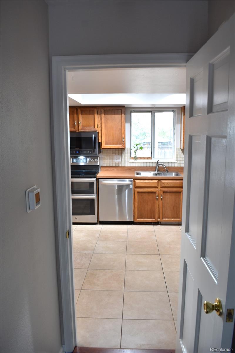 MLS Image #5 for 471 s kingston circle,aurora, Colorado
