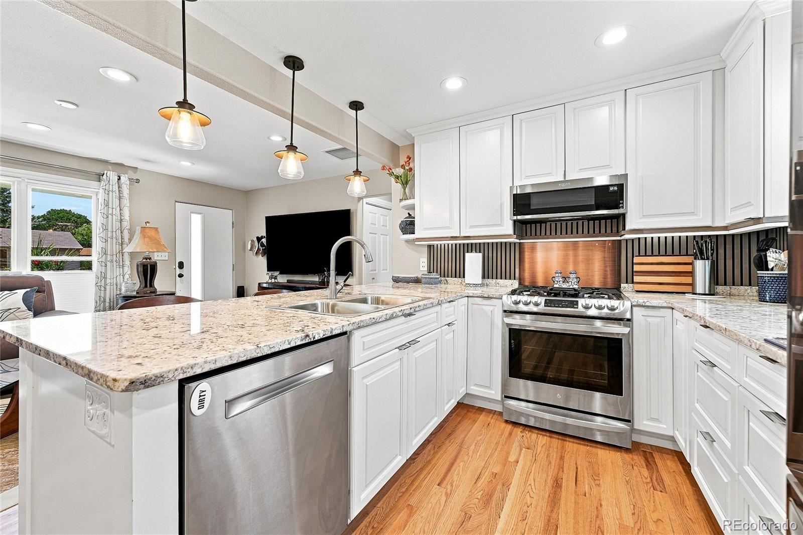 MLS Image #10 for 1250 s elm street,denver, Colorado